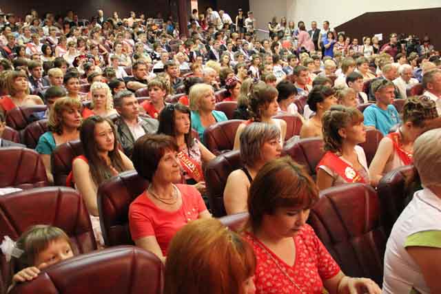 Районный бал выпускников "Алые паруса"